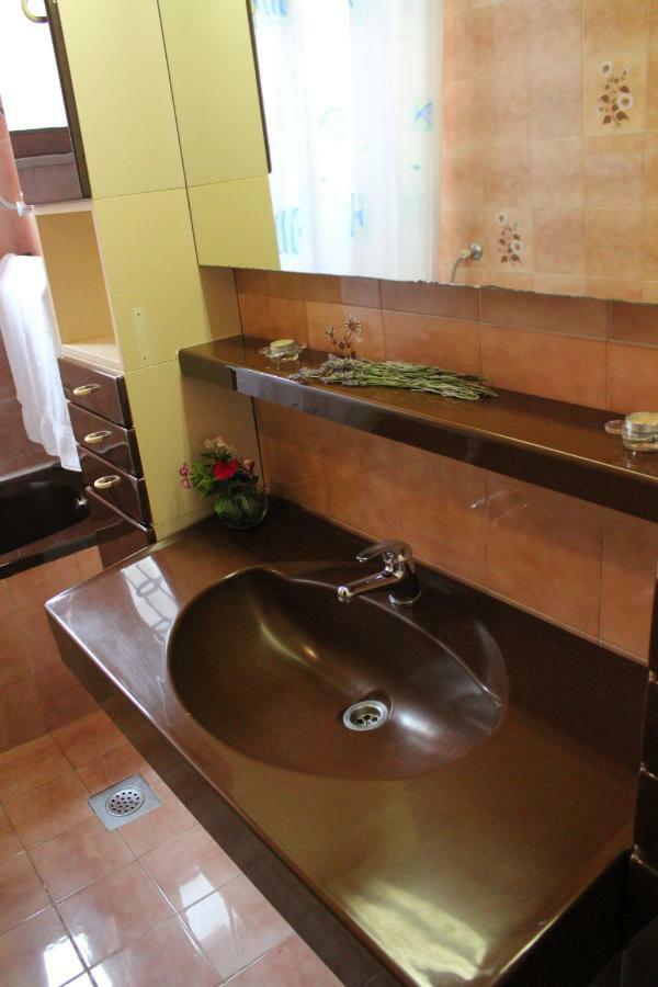 Roses Apartment Lukoran Ngoại thất bức ảnh